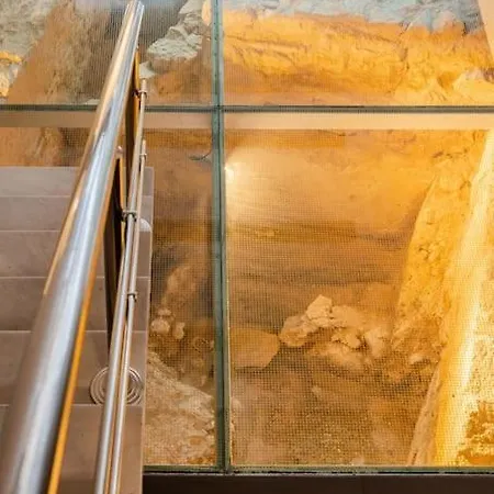 Modern Loft Build On Acropolis Ruins, Free Parking * אתונה